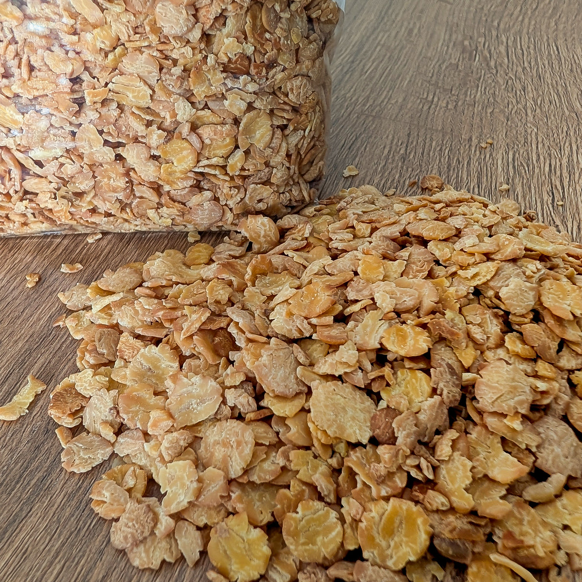 Lose Protein Sojaflocken auf einem Tisch